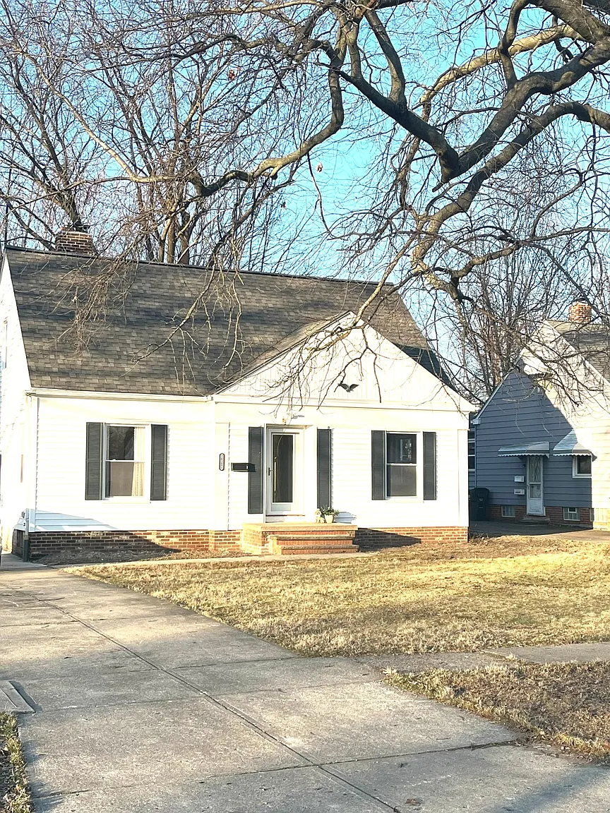 26201 Zeman Ave photo 1