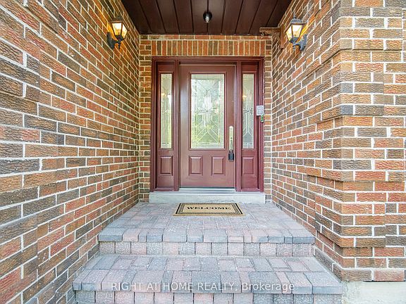 2nd image of 4 Simmons Cres