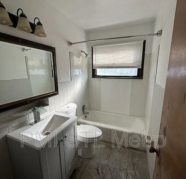 1450 Fairmeadows Ln — Photo 4