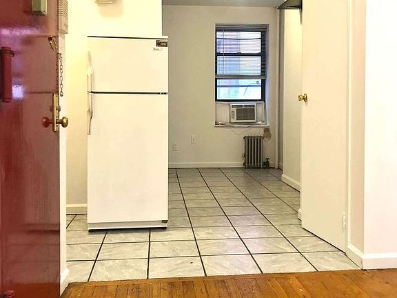 2nd image of 160 Orchard St APT 4R