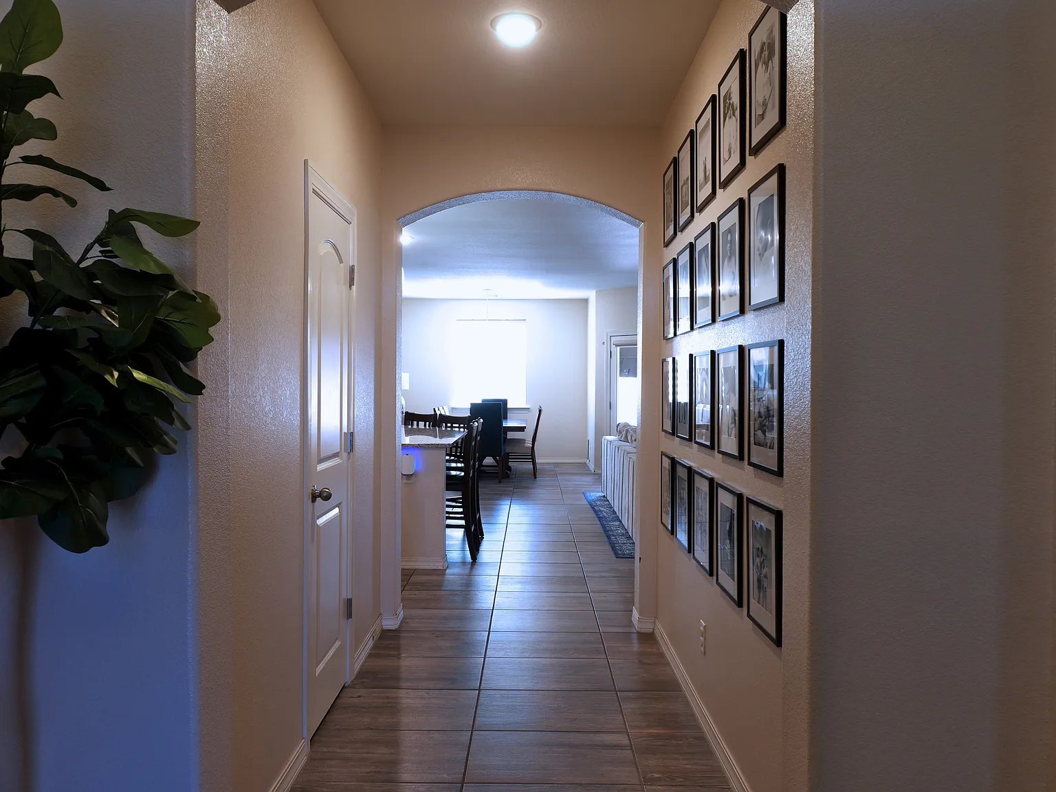 3 bed, 1980 sqft, $2,300 — Photo 2