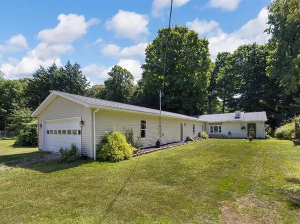 7341 Murphyhurst Ave, Fairview, PA 16415