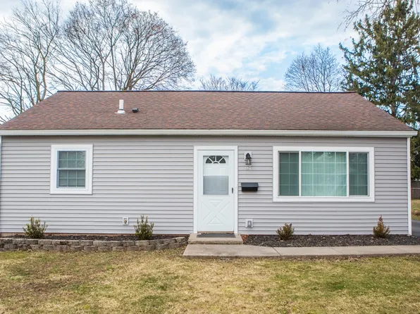 94 Cimarron Dr, Rochester, NY 14620