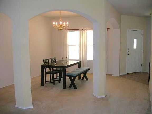 3rd image of 1512 Country Squire Dr