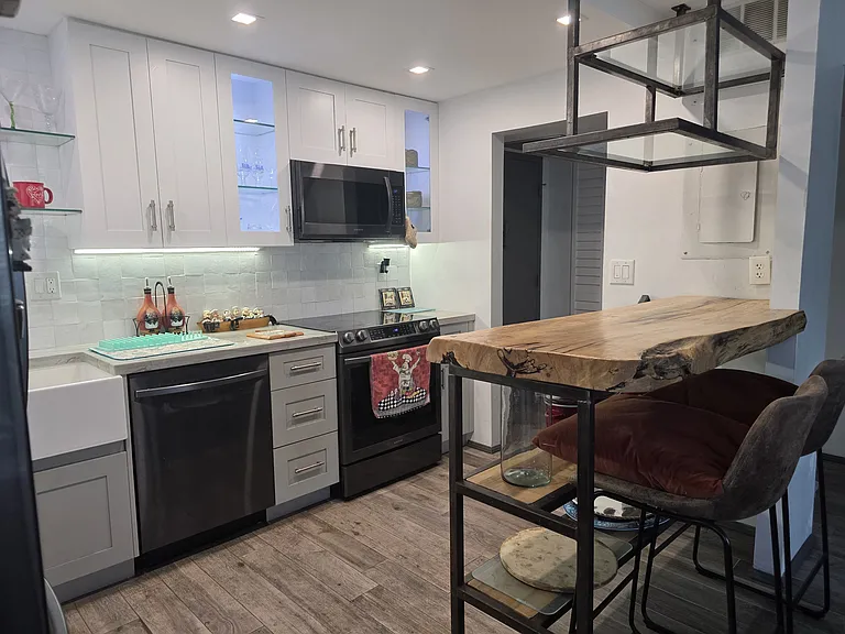 2741 Taft St #109 — Photo 3