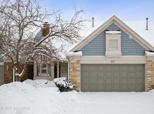 891 Island Ct, Deerfield, IL