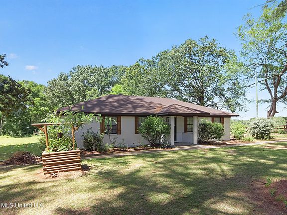 2nd image of 239 Twin Lakes Dr