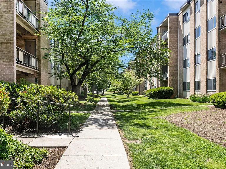 12202 Braxfield Ct #16/228 — Photo 48