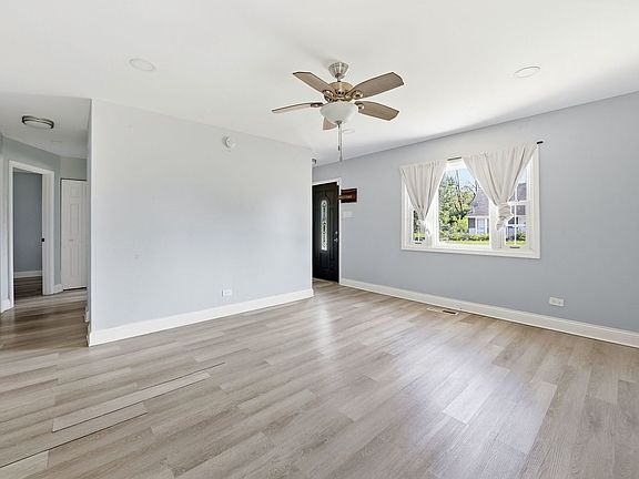 5th image of 234 Arrowhead St