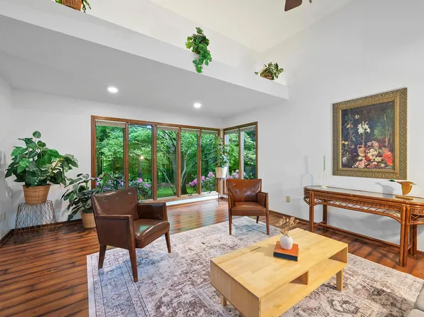 531 Deer Trail Dr, Thornville, OH 43076