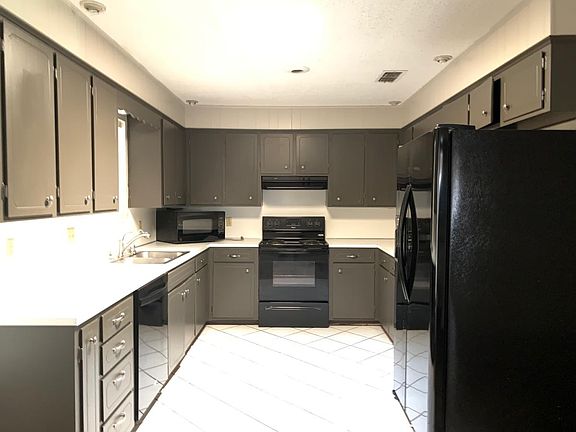 4th image of 2609 Haynes Dr
