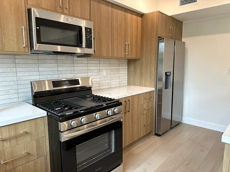 941 N Martel Ave #102 — Photo 10