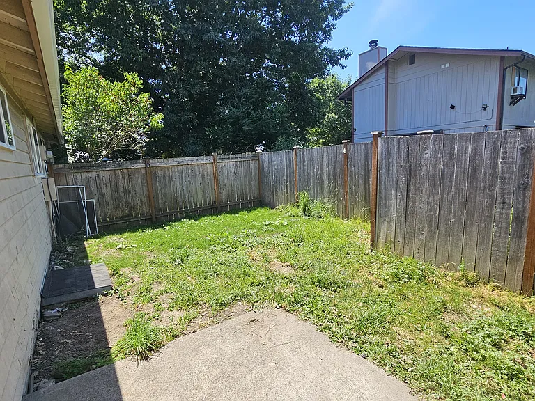 928 24th St NE — Photo 31