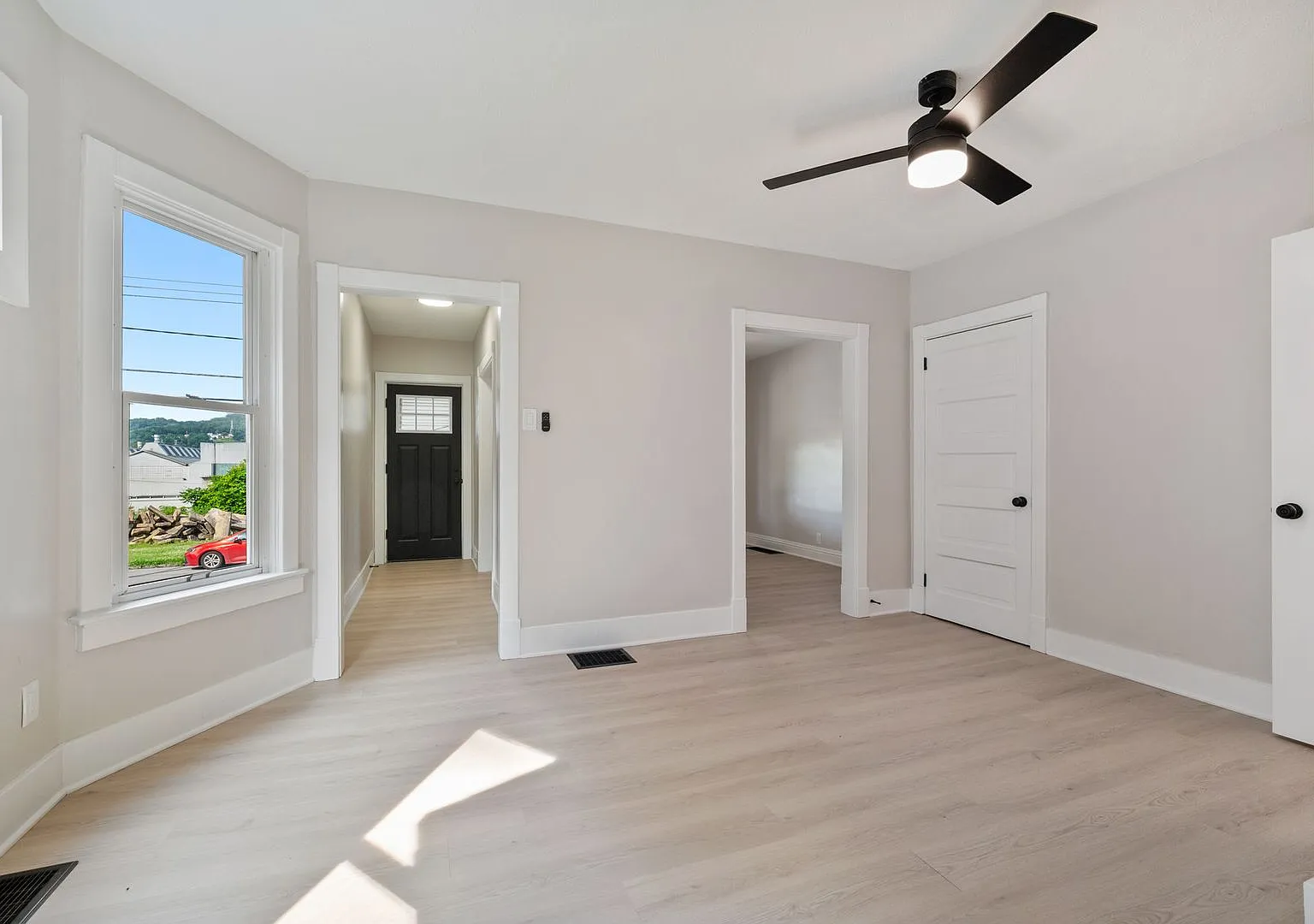 Stunning 3 bedroom home in Ambridge available October 1! — Photo 3