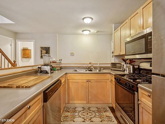 5th image of 2646 N Lincoln Ave #2F