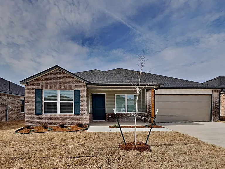 16205 Lovers Ln — Photo 2