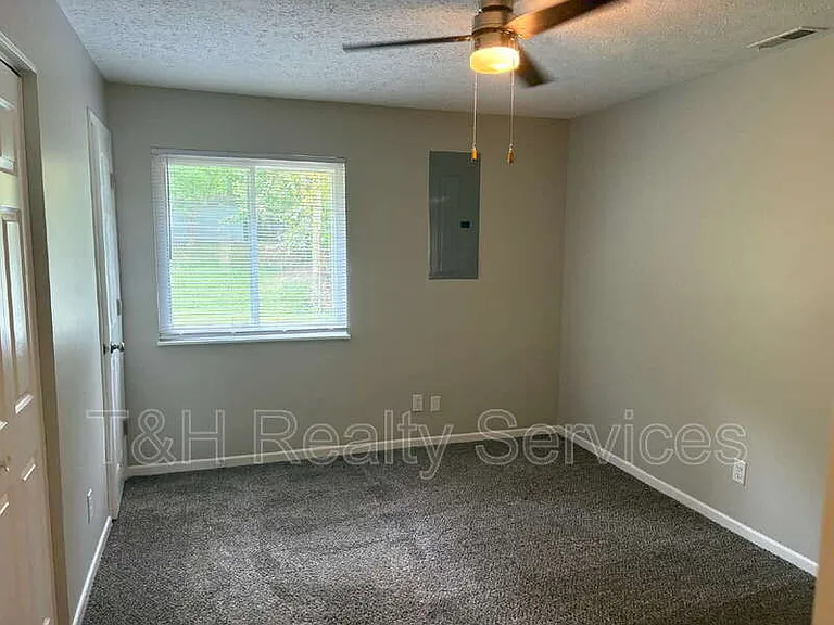 8705 Zephyr Dr — Photo 13