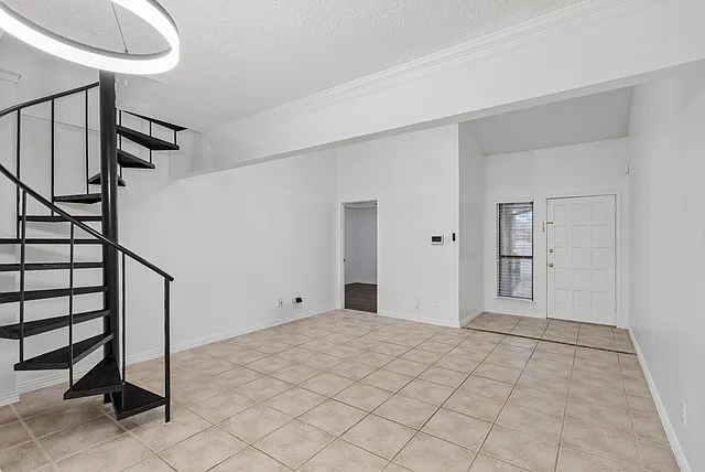 2 bed, 1200 sqft, $1,800 — Photo 3