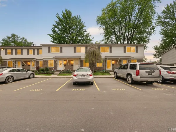 39700 Manor Dr #10, Harrison Township, MI 48045