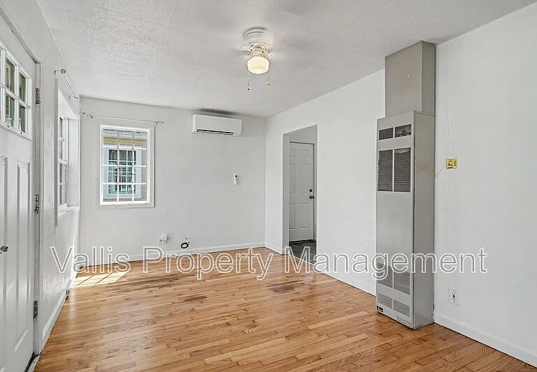 522 19th St NE — Photo 6