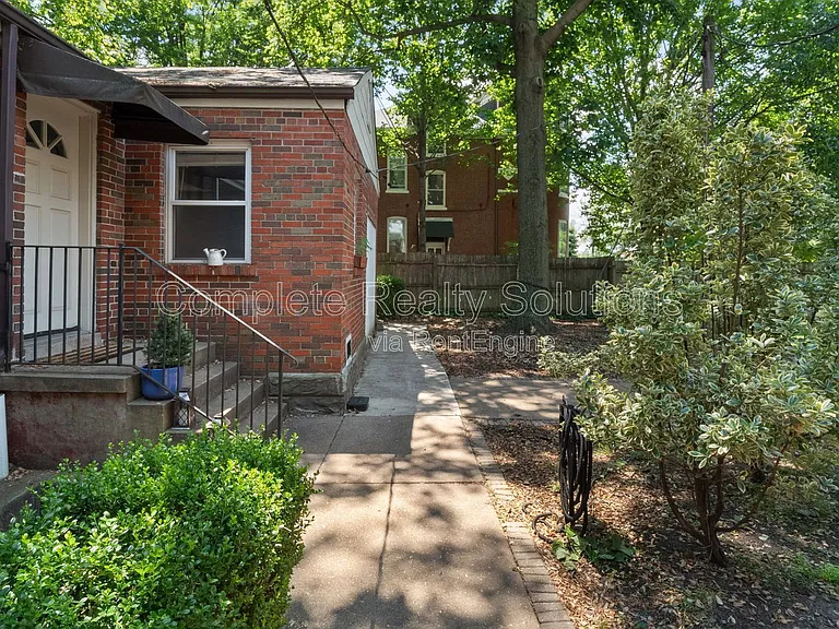 2164 Lafayette Ave — Photo 24