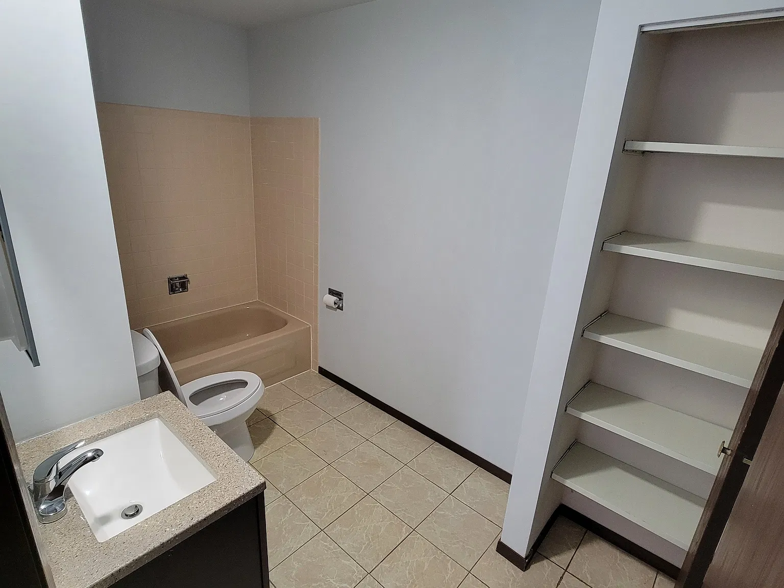 4 bed, 2.5 bath, 1786 sqft, $3,200 — Photo 3