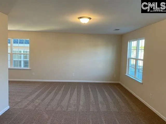 1323 Tamarind Ln — Photo 7