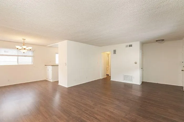 Rexford Towers — Photo 4