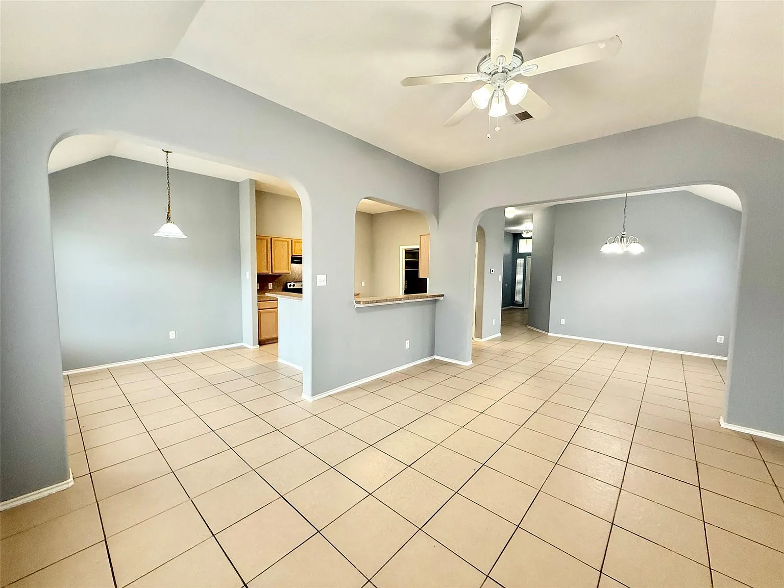 3 bed, 2.0 bath, 1730 sqft, $1,900 — Photo 3