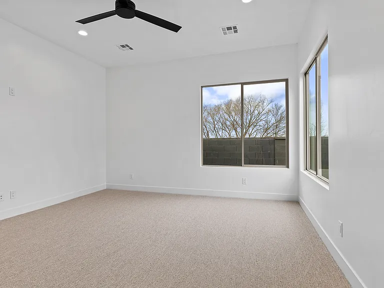 403 N 200 E — Photo 9