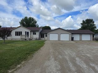 12867 E Pleasant Valley Dr, Aberdeen, SD 57401