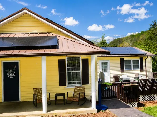 467 Earls Branch Rd, Pounding Mill, VA 24637