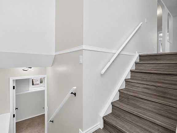 4th image of 250 W Bridlewood Cir SW
