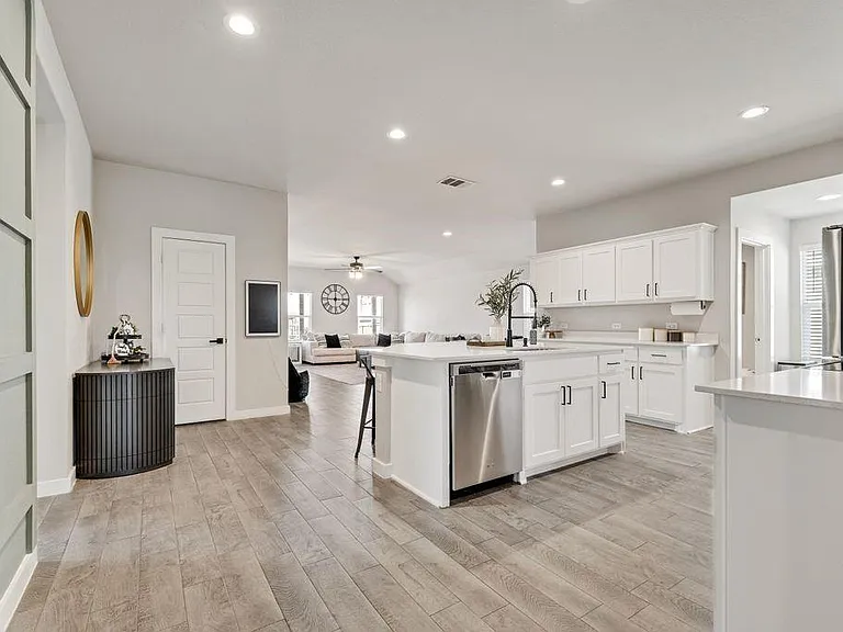 1513 Hulen Park Trl — Photo 7