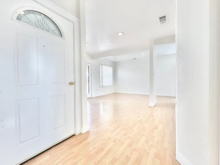 1444 W 28th St — Photo 7