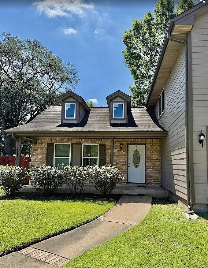 3 bed, 2.5 bath, $2,200 — Photo 2