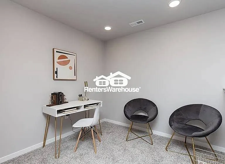3 Bedroom Townhouse — Photo 2