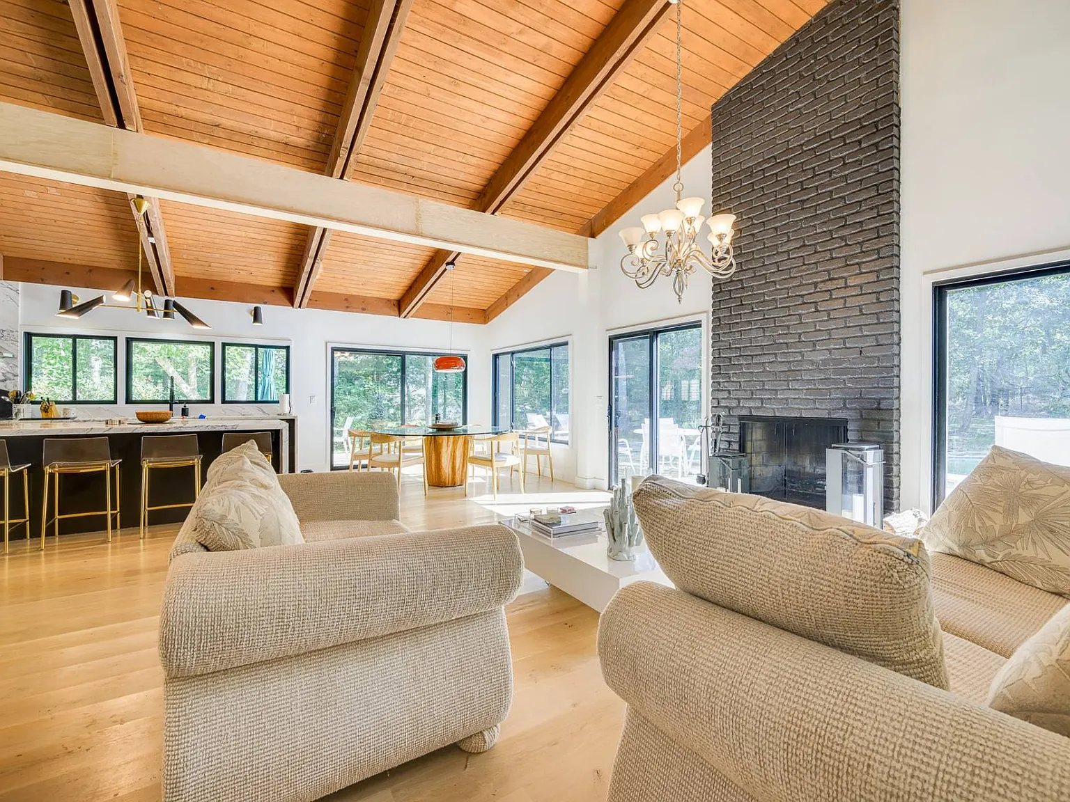 New Renovation,Great Location, Beach Car Bonus! — Photo 3