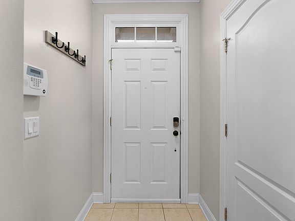 4th image of 412 Renaissance Ct