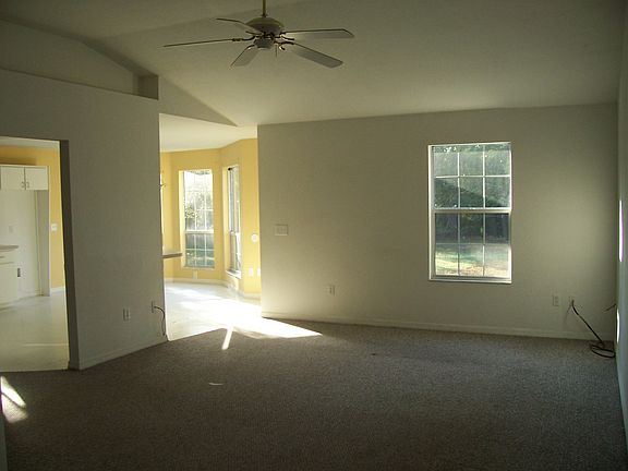 5th image of 328 Marion Oaks Ln