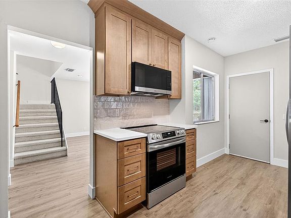 5th image of 639 LAUREL OAK LANE #113
