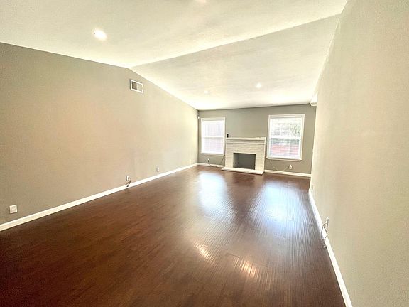 3rd image of 4940 Corona Ct