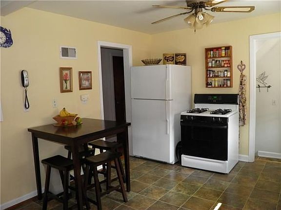 3rd image of 67 Hedgegarth Dr