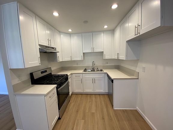 2nd image of 405 Ivy St Unit 212
