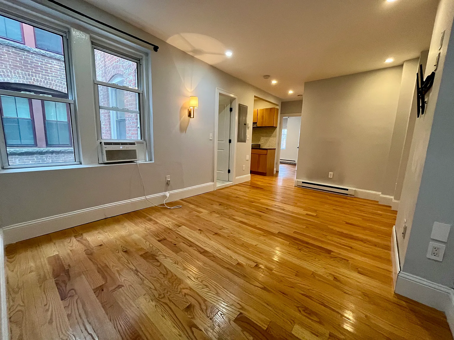 2 bed, 606 sqft, $3,700 — Photo 2
