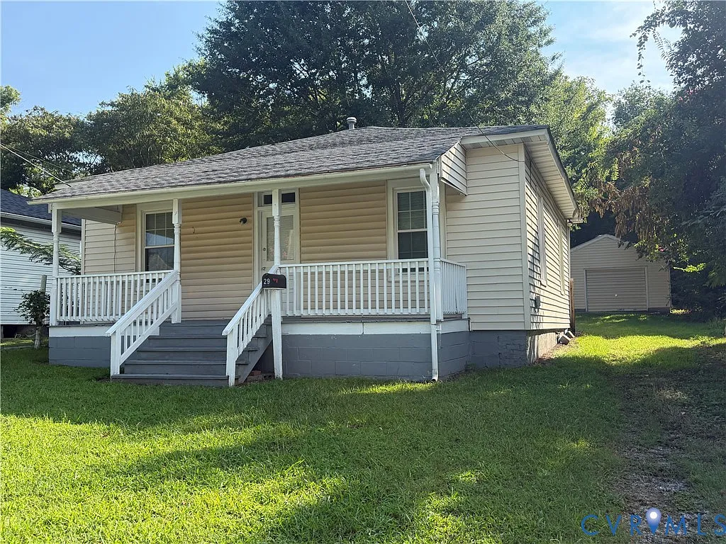 2 bed, 1.0 bath, 1061 sqft, $1,300 — Photo 1