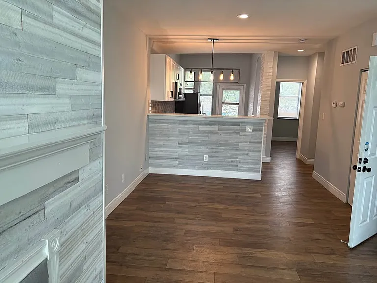 809 Russell Blvd — Photo 2