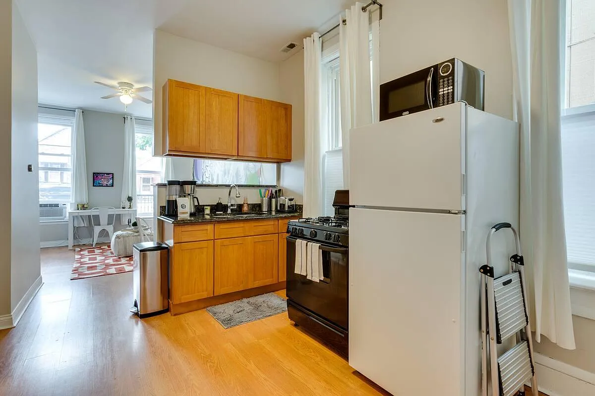 2 bed, 700 sqft, $1,525 — Photo 3