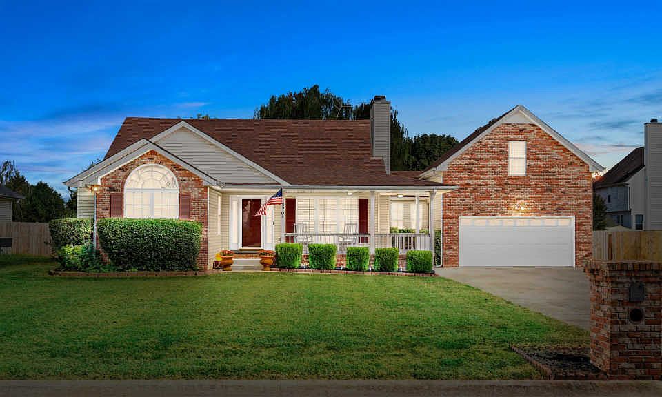 1st image of 3820 Parade Dr