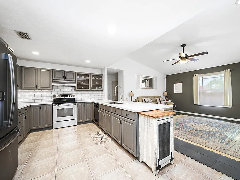 3051 SW Earl Ave — Photo 7